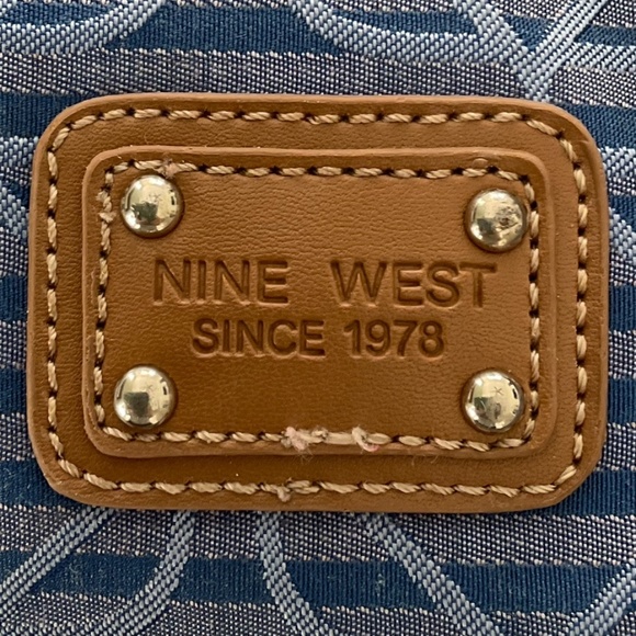 NINE WEST Women’s Crossbody Adjustable Canvas & Leather NWOT - Picture 2 of 3